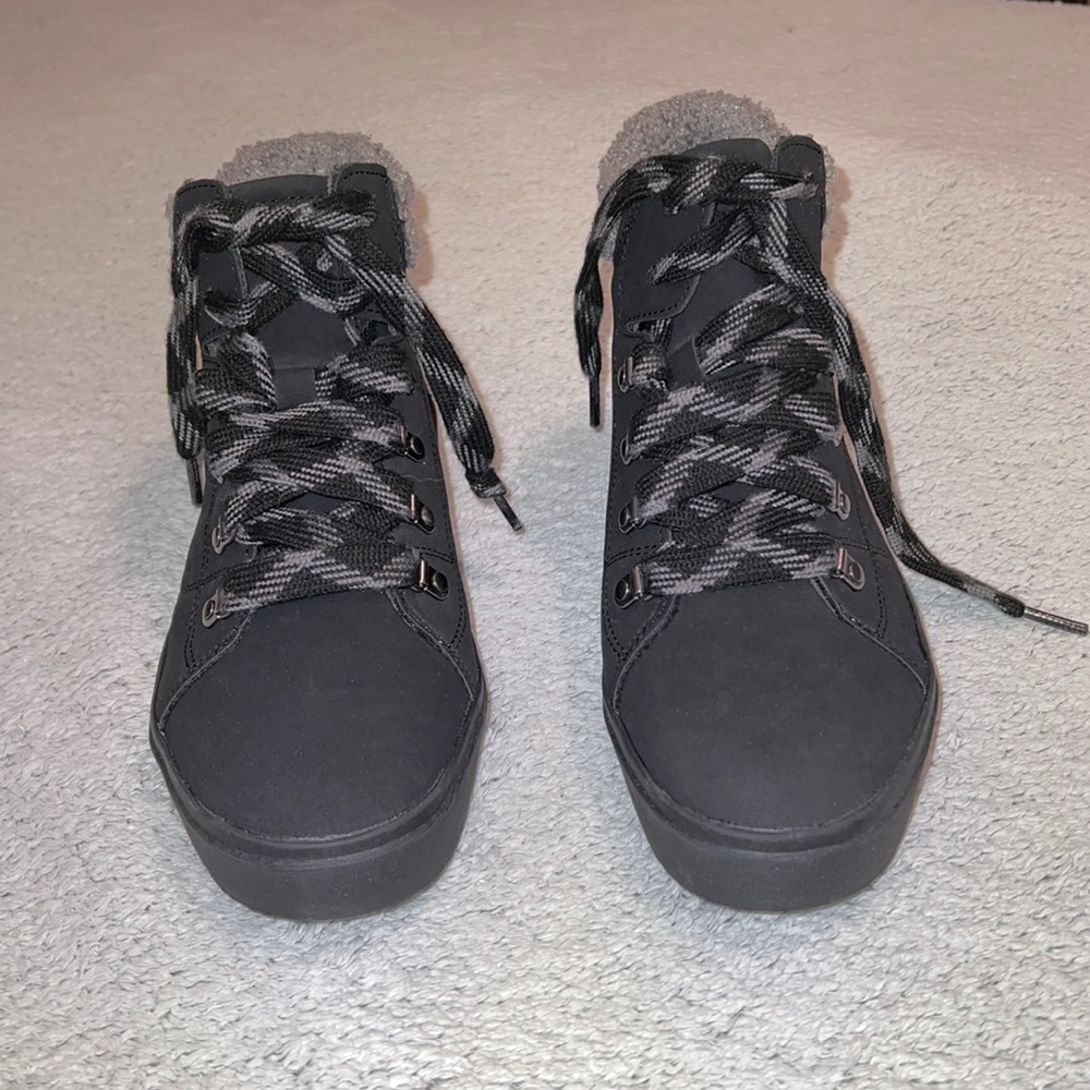 Woman's NWT Dr Scholl's black lined weekend boots, hiking boots, size 8M